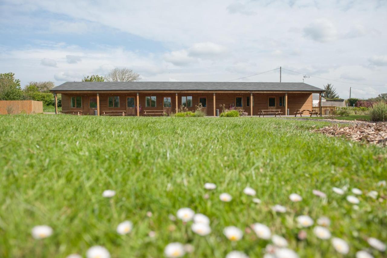 Cowbridge Cabins Motel Exterior foto